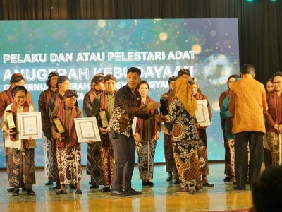 Penyerahan Penghargaan Anugerah Kebudayaan DIY 2022 Kategori Pelestari dan atau Pelaku Adat Tradisi